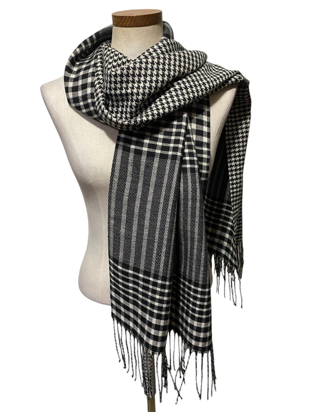 J. Jill Reversible Black & White Houndstooth Plaid Scarf Academia Cabincore